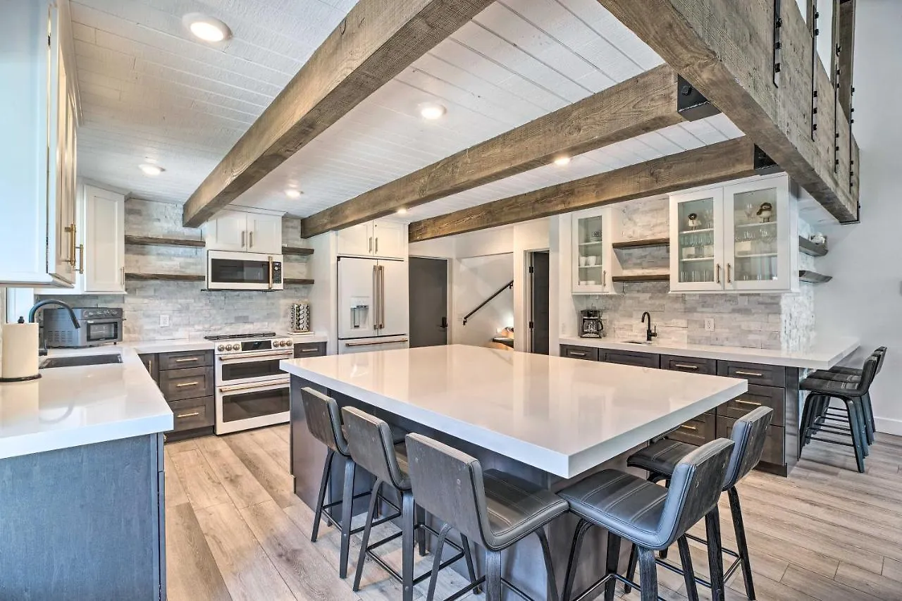 Luxe Mountain Home In Village, Steps To Gondola! Mammoth Lakes Holiday home